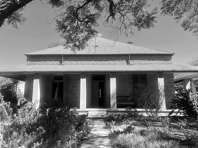 151 High Street, set back behind its garden