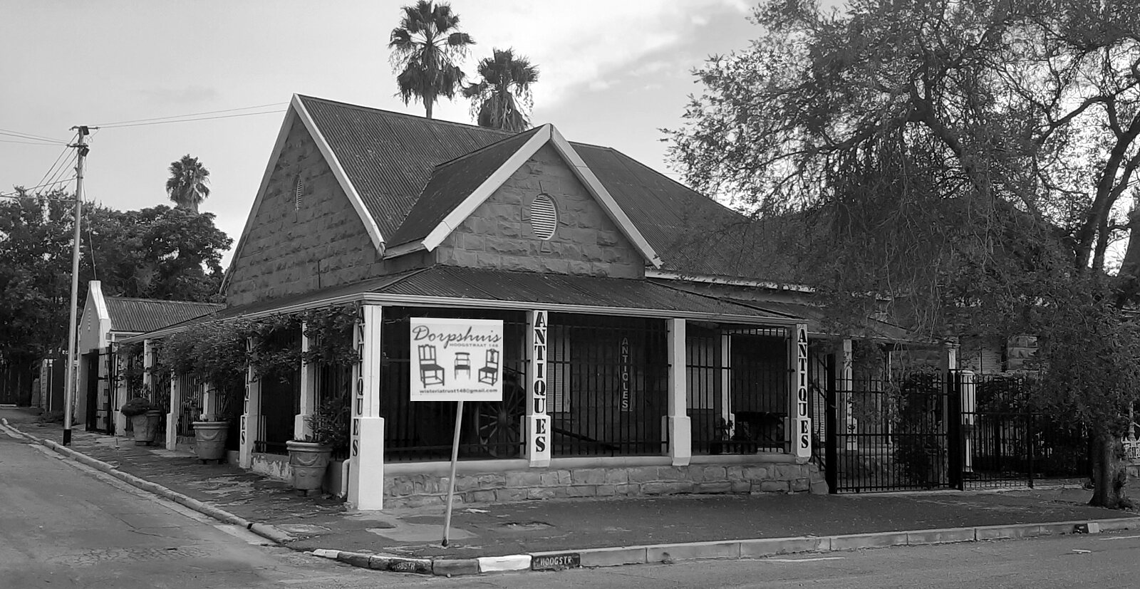Dorpshuis on the corner of High Street