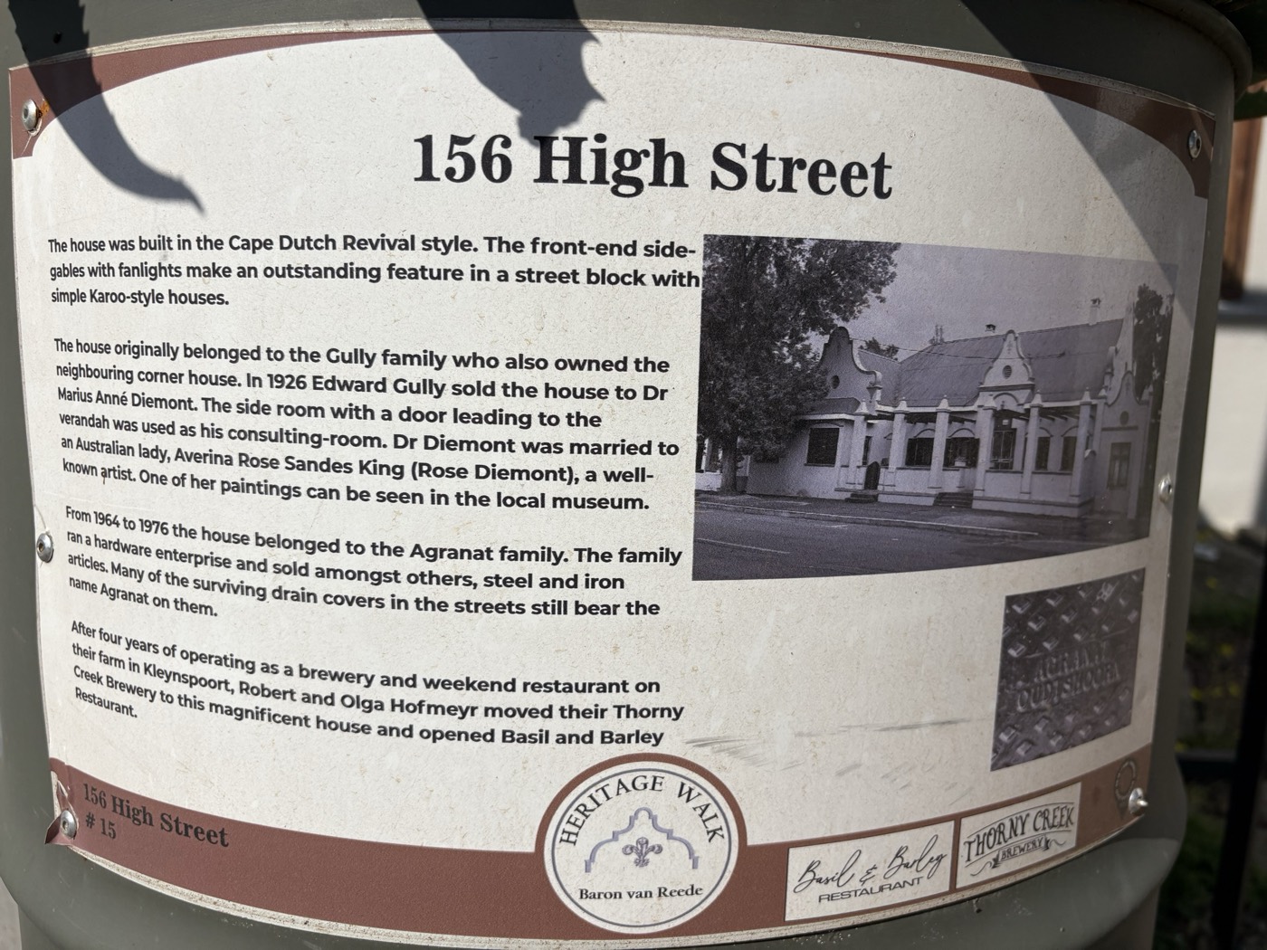 The heritage plaque for 156 High Street in High Street, Oudtshoorn