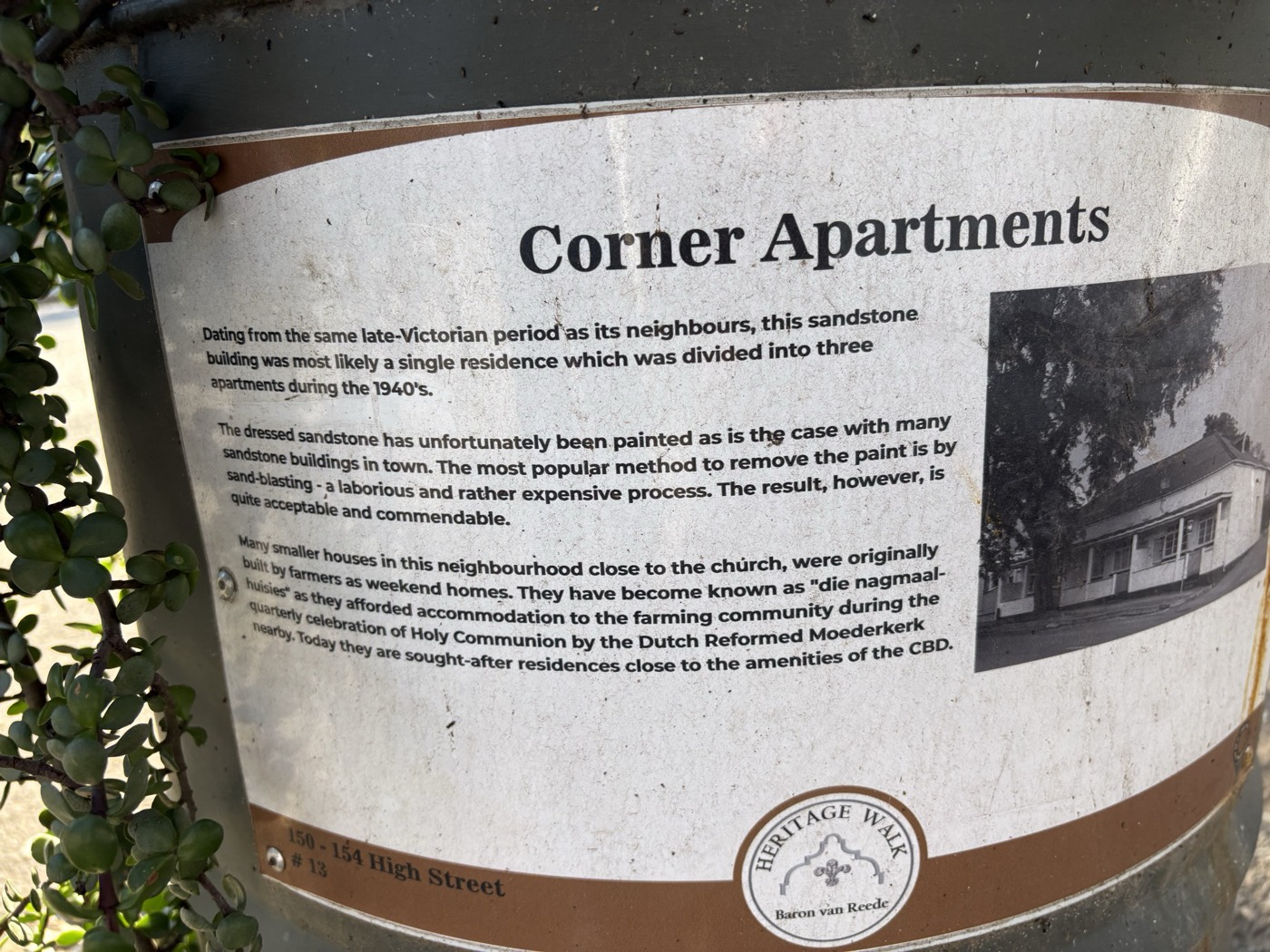 The heritage plaque for Corner Apartments in High Street, Oudtshoorn