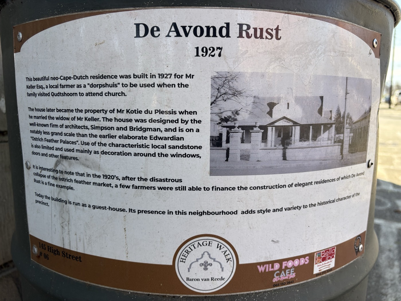 The heritage plaque for De Avond Rust in High Street, Oudtshoorn